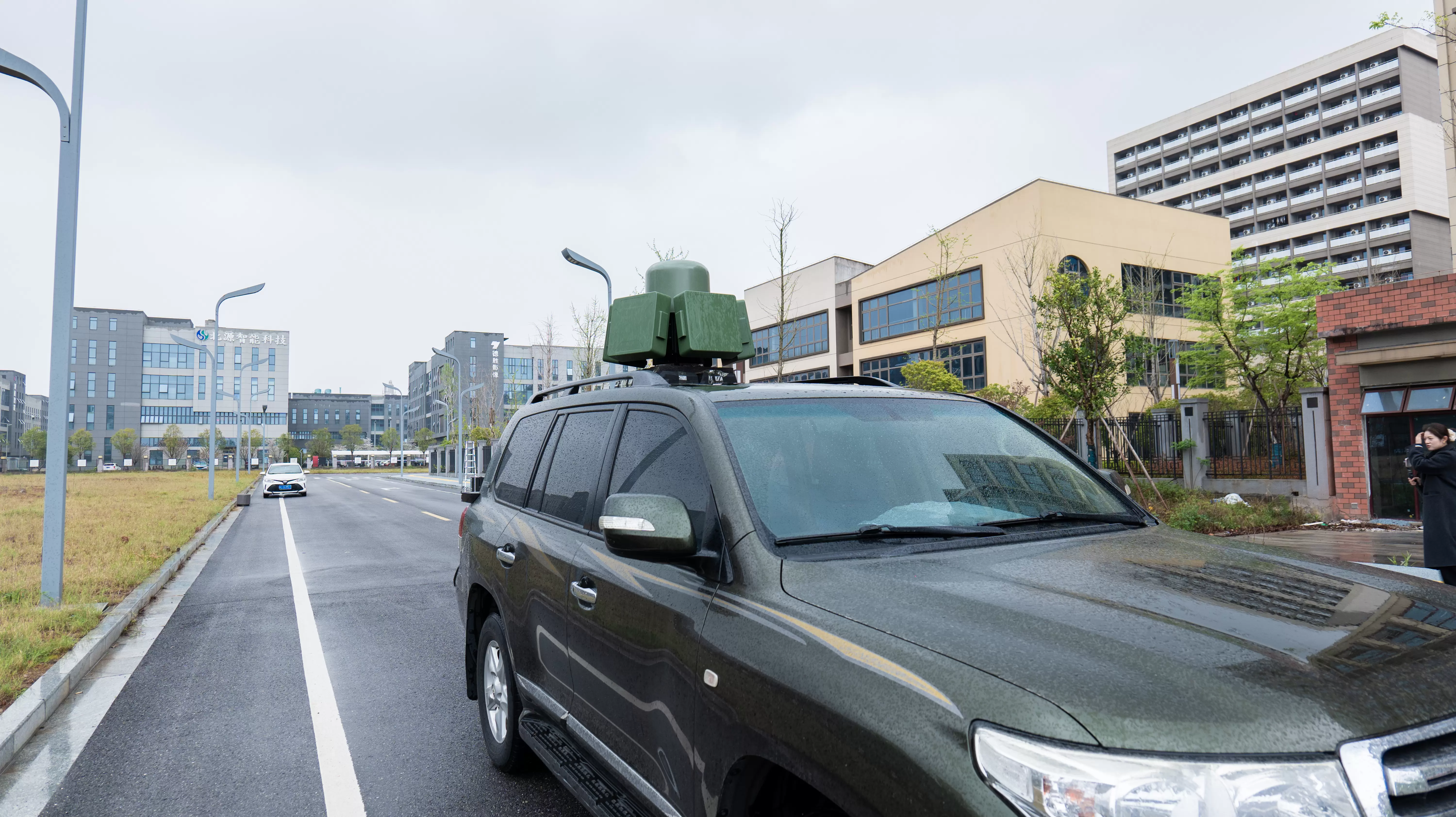 DR100-AB 車載型ドローン検知・妨害装置