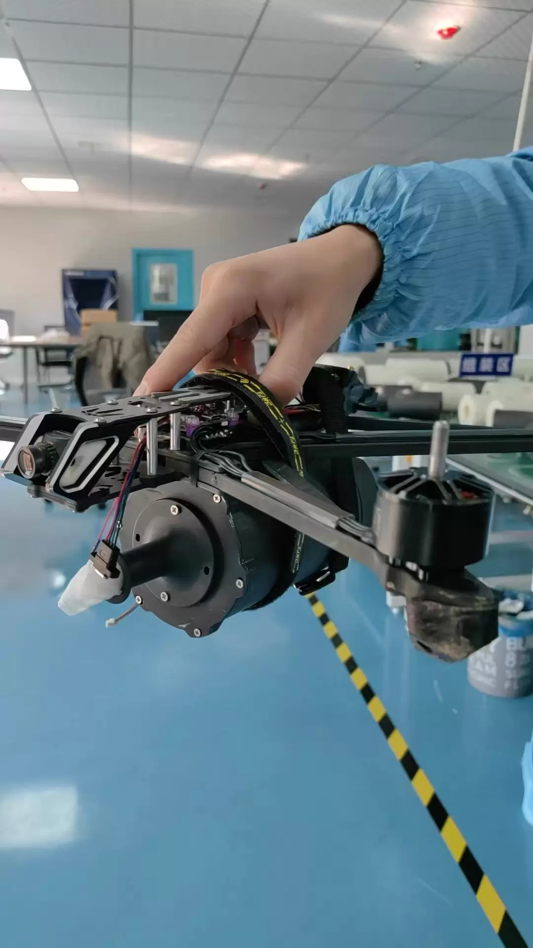 3km、5km、10km、15km、20km、30km、40kmの範囲に対応する光ファイバースプールを備えたドローン。