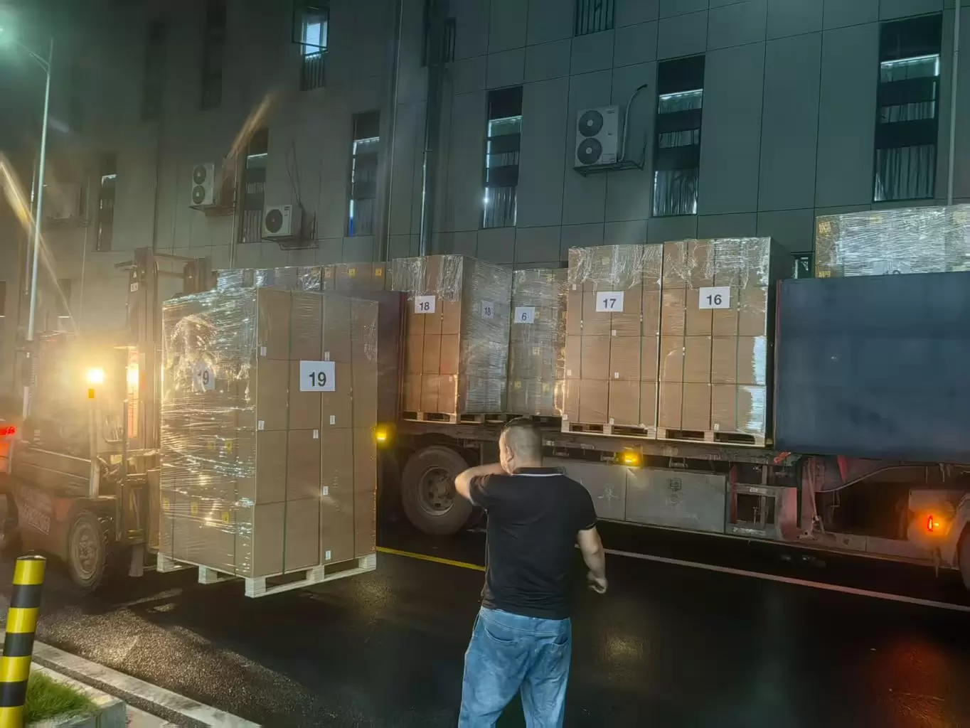 3km、5km、10km、15km、20km、30km、40kmの範囲に対応する光ファイバースプールを備えたドローン。